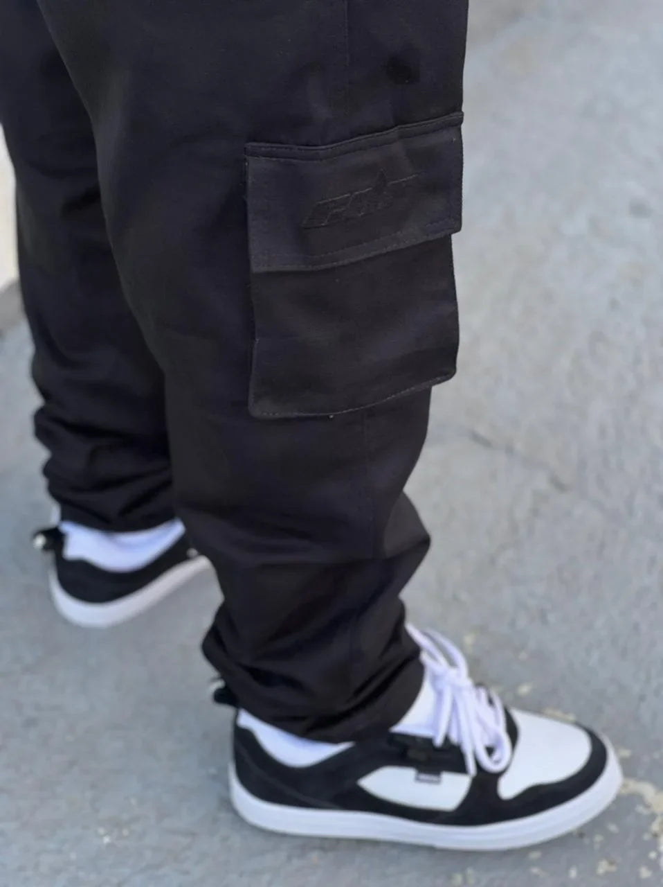 CALÇA CARGO 2.0 PRETA (sarja premium)