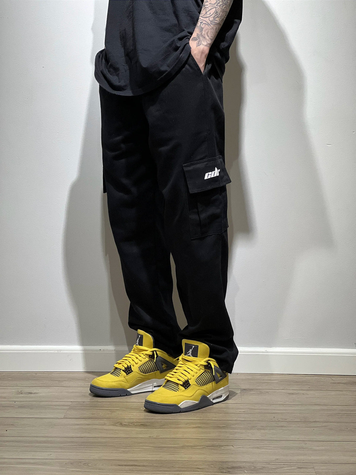 CALÇA CARGO PRETA (sarja premium)