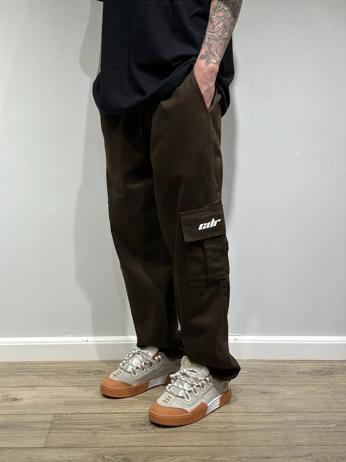 CALÇA CARGO MARROM (sarja premium)